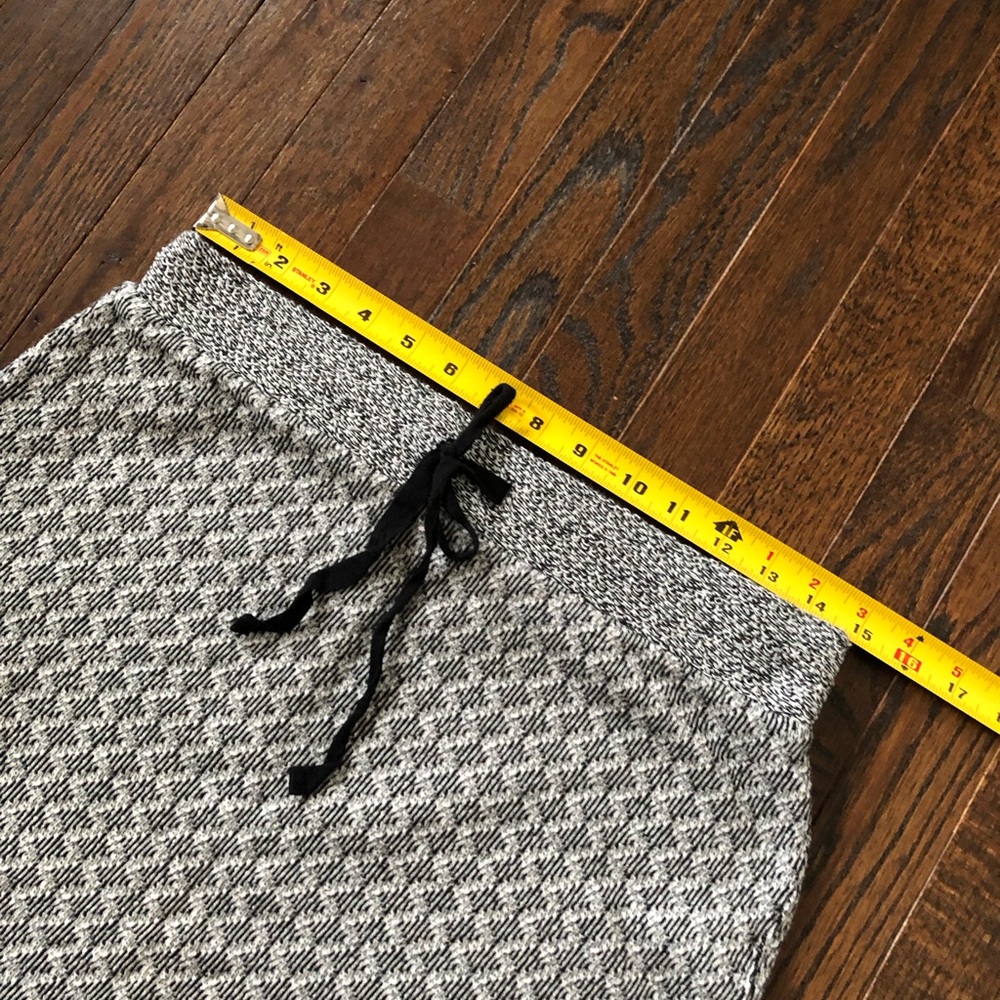 Ann Taylor LOFT Women’s S Black/White Knit Loop Stitch Elastic Waist Mini Skirt - Picture 6 of 10